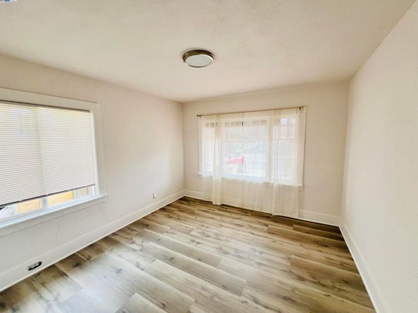 5525 Harvey Ave, Oakland CA 94621