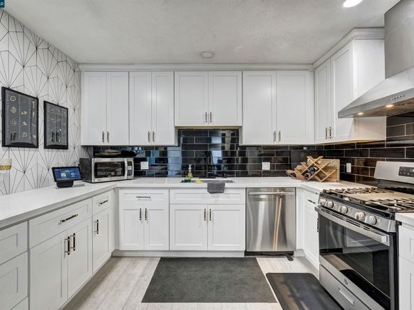 1324 104th Ave, Oakland CA 94603