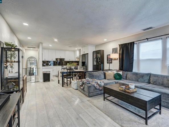 1324 104th Ave, Oakland CA 94603