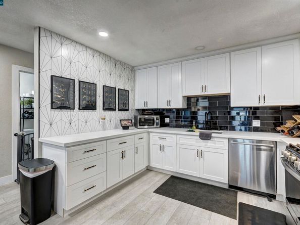 1324 104th Ave, Oakland CA 94603