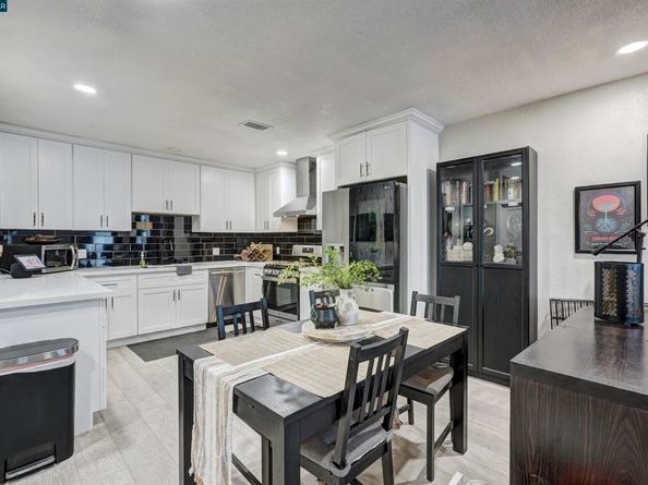 1324 104th Ave, Oakland CA 94603