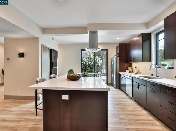 946 Risa Road, Lafayette CA 94549