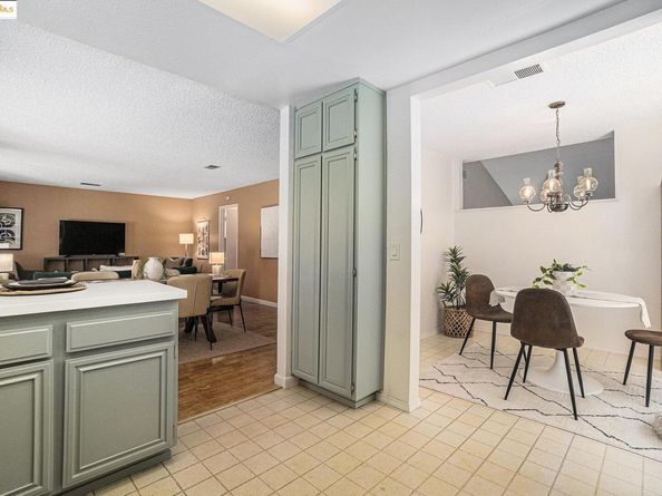 1039 Village Oaks Drive, Martinez CA 94553