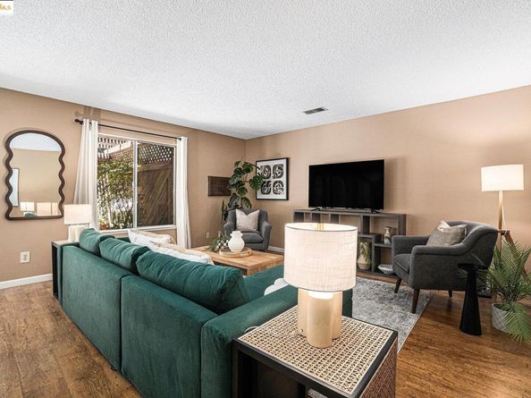 1039 Village Oaks Drive, Martinez CA 94553
