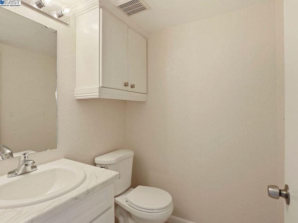 1048 Spring Valley Cmn, Livermore CA 94551