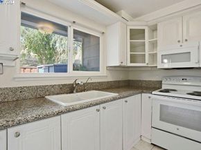 1048 Spring Valley Cmn, Livermore CA 94551