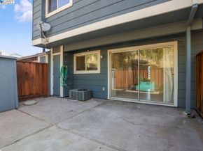 1048 Spring Valley Cmn, Livermore CA 94551