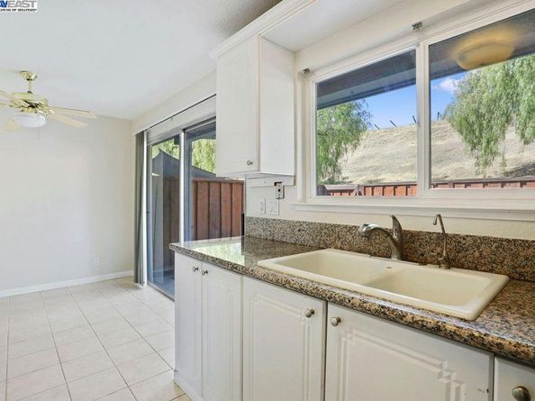 1048 Spring Valley Cmn, Livermore CA 94551