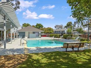 1048 Spring Valley Cmn, Livermore CA 94551