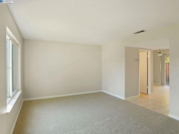 1048 Spring Valley Cmn, Livermore CA 94551