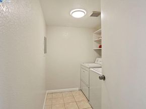 1048 Spring Valley Cmn, Livermore CA 94551