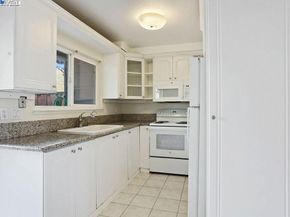 1048 Spring Valley Cmn, Livermore CA 94551