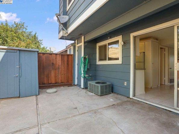 1048 Spring Valley Cmn, Livermore CA 94551