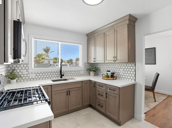 557 S 22nd St, Richmond CA 94804