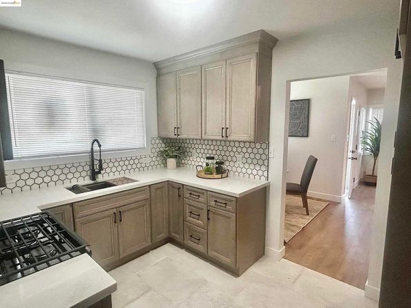 557 S 22nd St, Richmond CA 94804