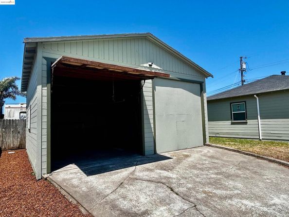 557 S 22nd St, Richmond CA 94804