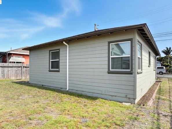 557 S 22nd St, Richmond CA 94804