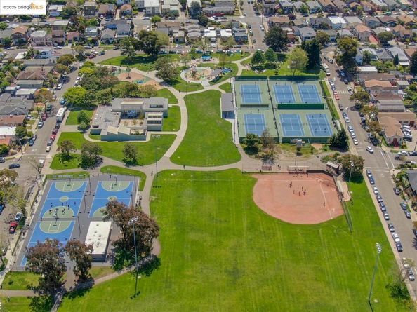 1130 Derby St, Berkeley CA 94702