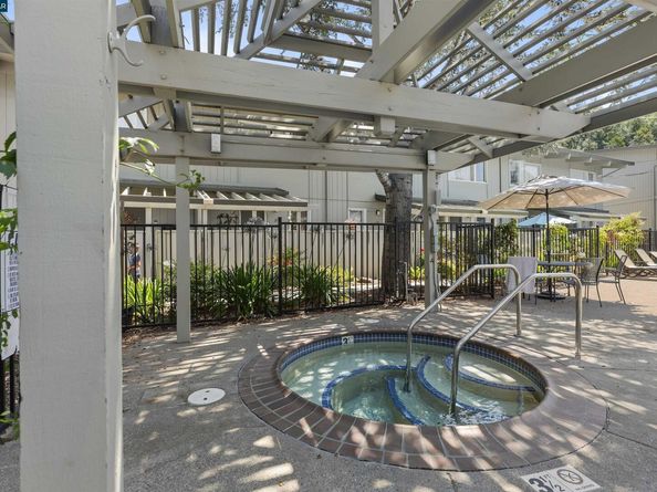73 Brookwood Rd 9, Orinda CA 94563