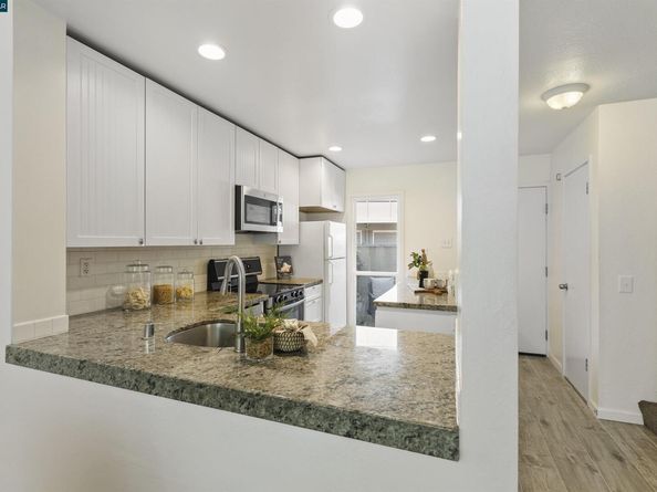 73 Brookwood Rd 9, Orinda CA 94563