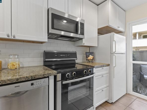 73 Brookwood Rd 9, Orinda CA 94563