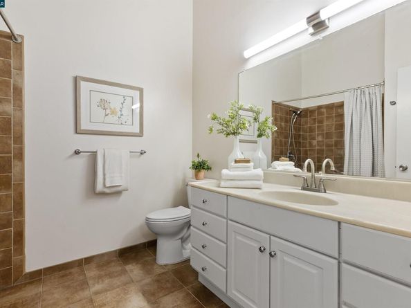 73 Brookwood Rd 9, Orinda CA 94563