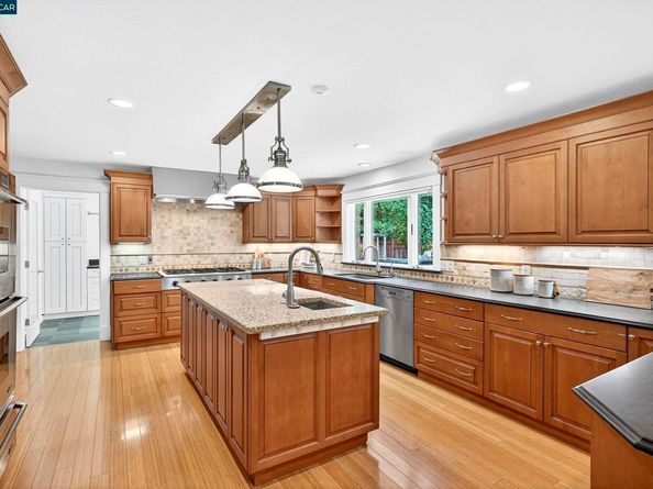 1206 Rimer Dr, Moraga CA 94556