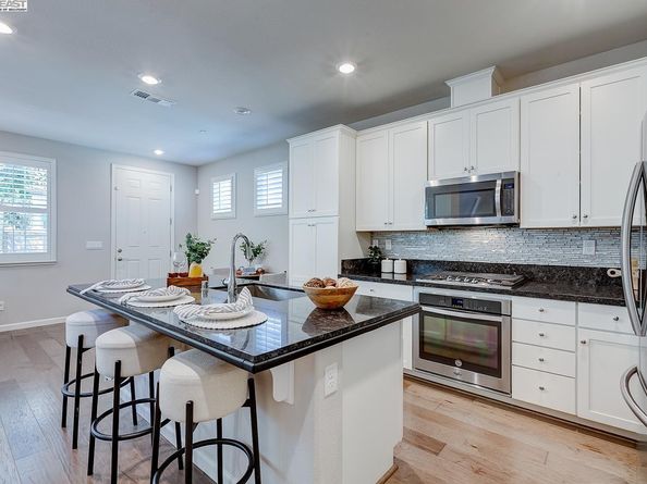 1513 Sylvia St, Hayward CA 94545