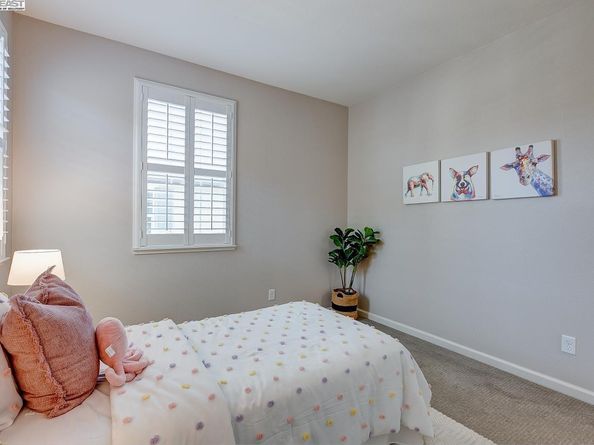 1513 Sylvia St, Hayward CA 94545
