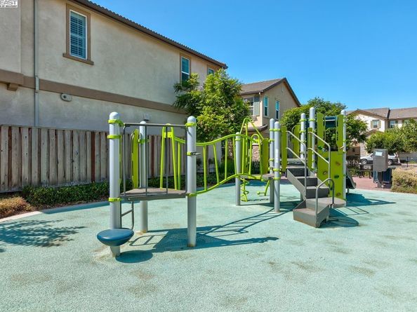 1513 Sylvia St, Hayward CA 94545