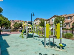 1513 Sylvia St, Hayward CA 94545