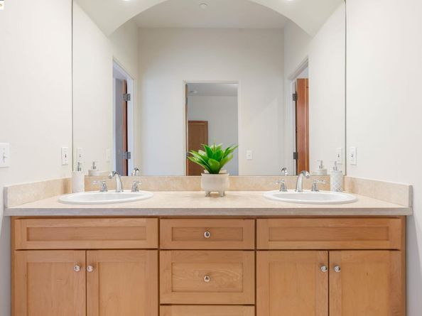 50 Pine Hills Ct, Oakland CA 94611