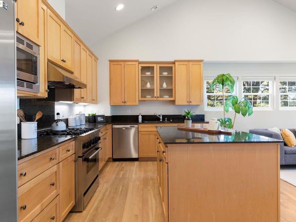 50 Pine Hills Ct, Oakland CA 94611