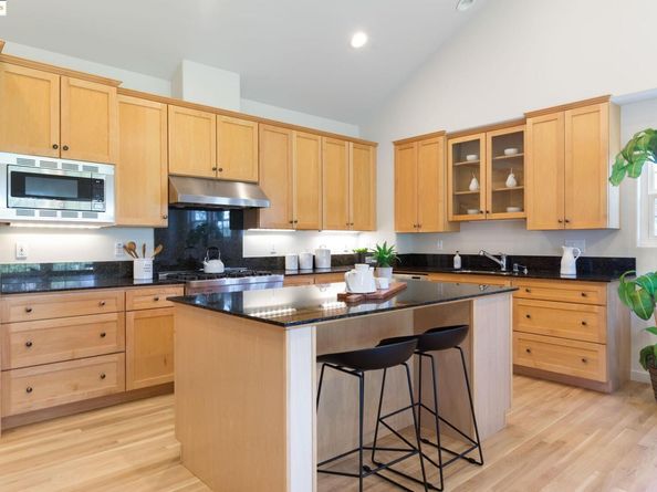 50 Pine Hills Ct, Oakland CA 94611
