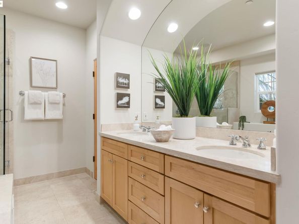 50 Pine Hills Ct, Oakland CA 94611