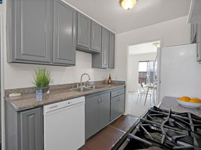 137 Nautilus Ct 82, San Francisco CA 94124