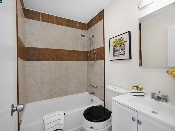 137 Nautilus Ct 82, San Francisco CA 94124