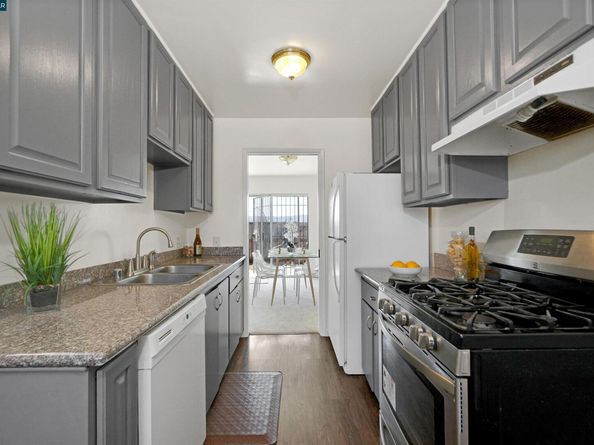 137 Nautilus Ct 82, San Francisco CA 94124