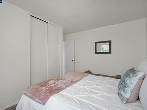 137 Nautilus Ct 82, San Francisco CA 94124