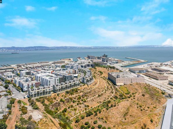 137 Nautilus Ct 82, San Francisco CA 94124