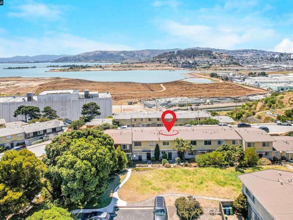 137 Nautilus Ct 82, San Francisco CA 94124