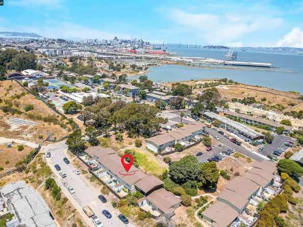 137 Nautilus Ct 82, San Francisco CA 94124
