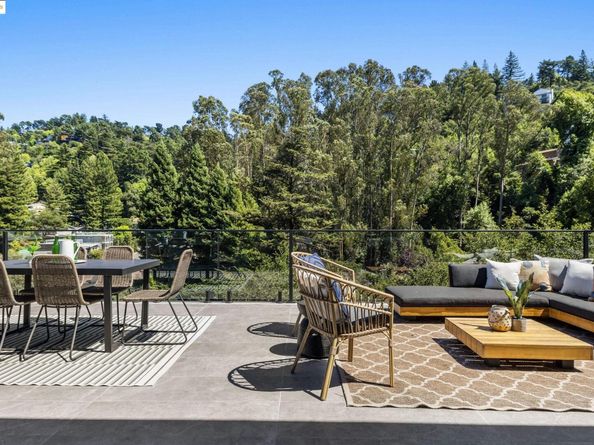 7270 Woodrow Dr, Oakland CA 94611