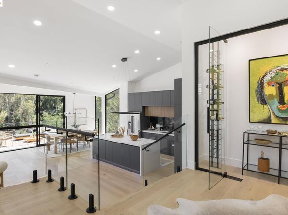 7270 Woodrow Dr, Oakland CA 94611