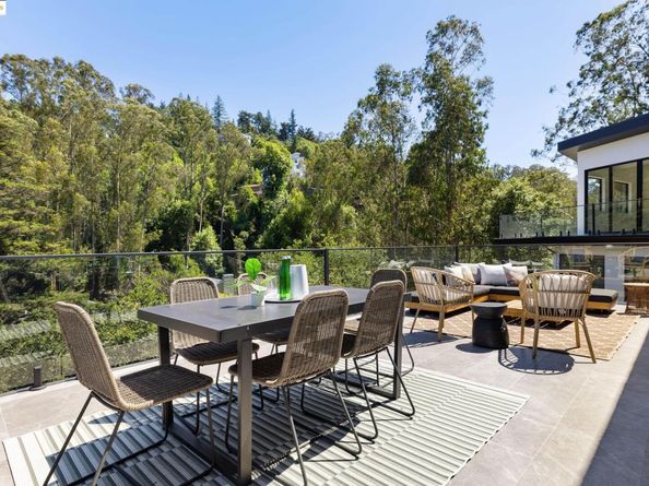 7270 Woodrow Dr, Oakland CA 94611