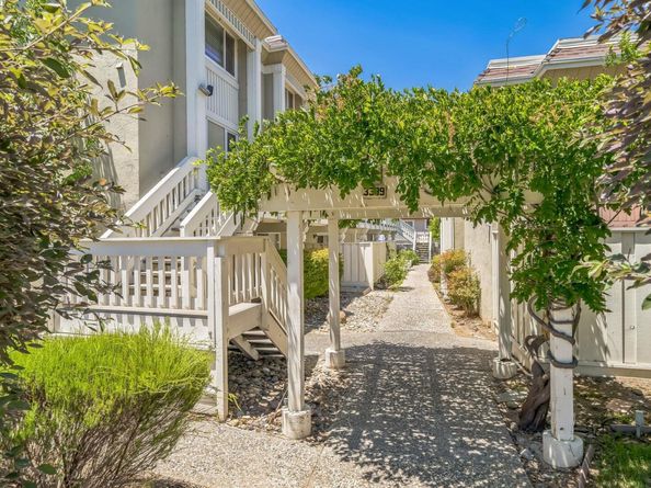 3399 Norton Way 6, Pleasanton CA 94566