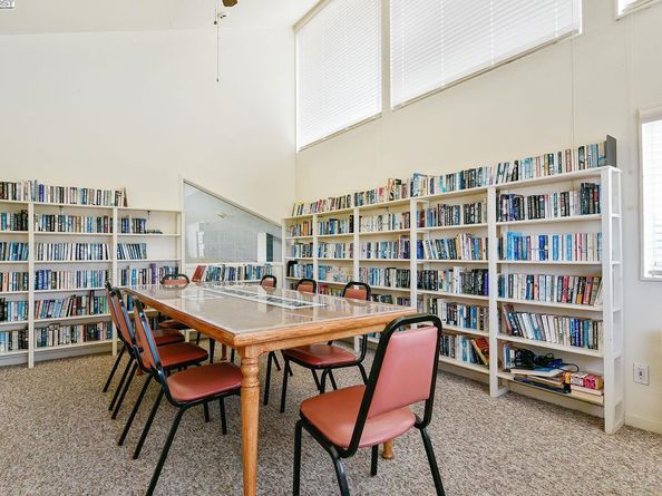 3350 Fir Ave, Alameda CA 94502