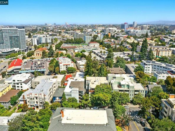 193 Montecito 303, Oakland CA 94607
