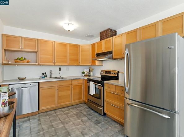 193 Montecito 303, Oakland CA 94607