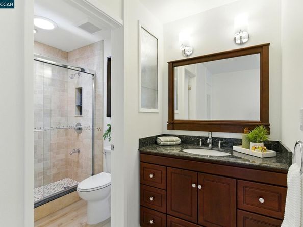193 Montecito 303, Oakland CA 94607